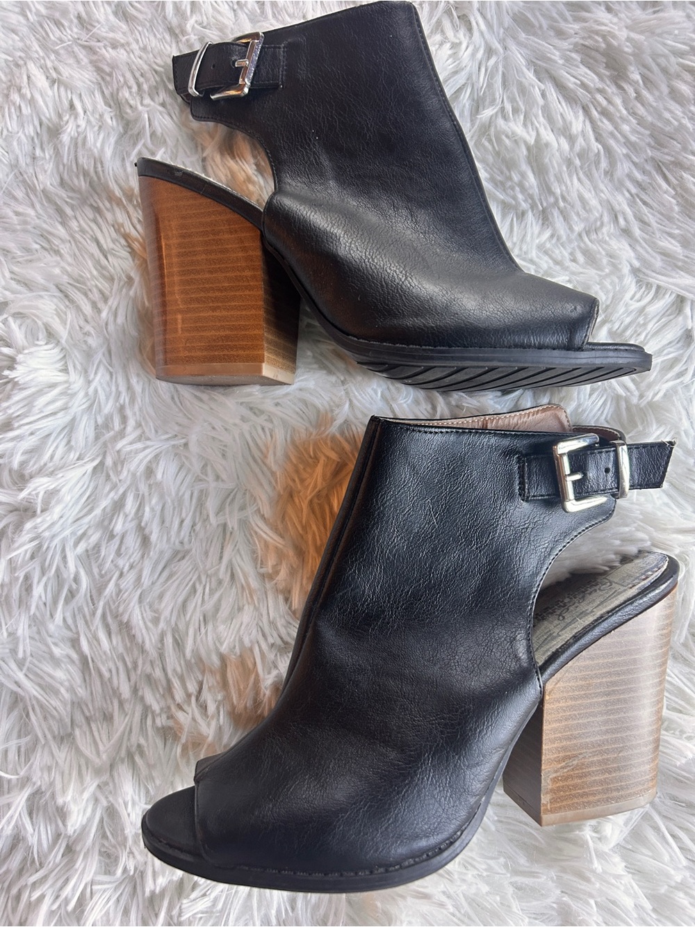 Qupid Black Open-Toe Block Heel Sandals with Buckle - Size 9
